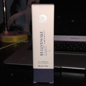 Rejuveniqe Oil by Monat